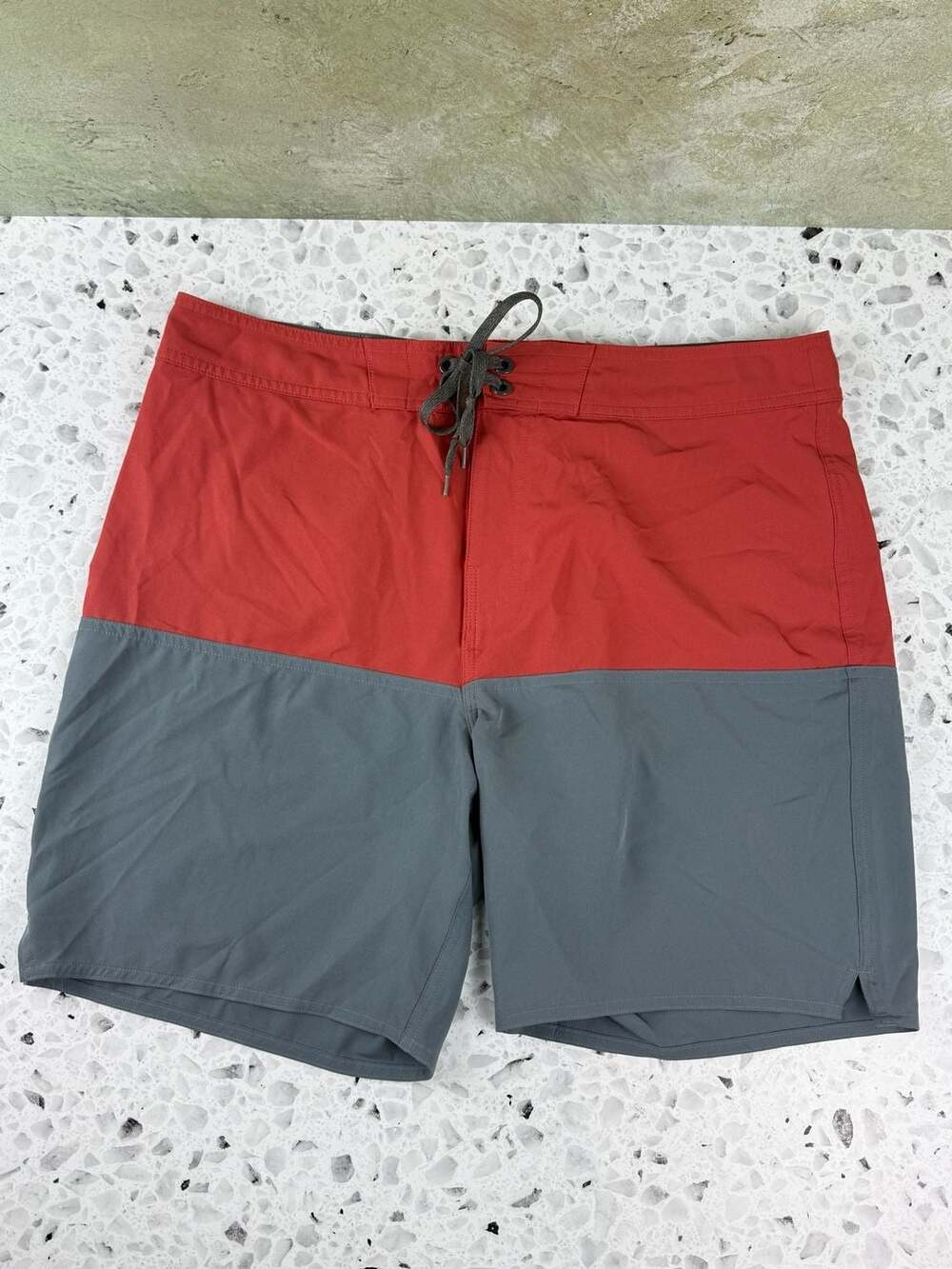 Men’s Prana On The Rocks Boardshorts Size 34 Red Gray Color Block